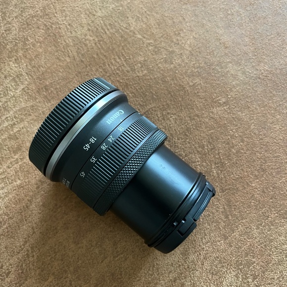 Canon RF-S18-45mm F4.5-6.3 Lens - Picture 9 of 10